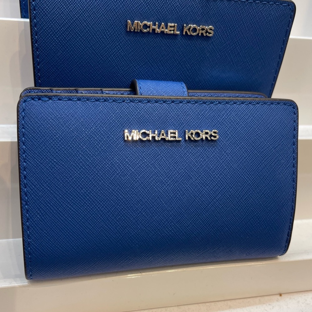 MICHAEL KORS Medium Saffiano Leather Bifold Wallet
Galaxy Blue 
NWT
